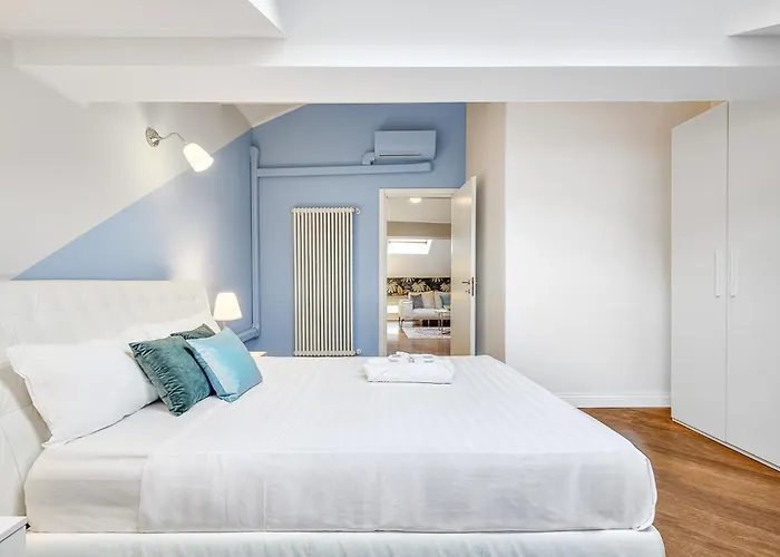 Attic In Center + Parking * Côme