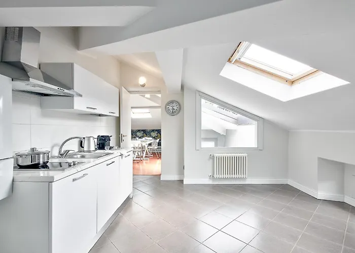 Attic In Center + Parking * Côme