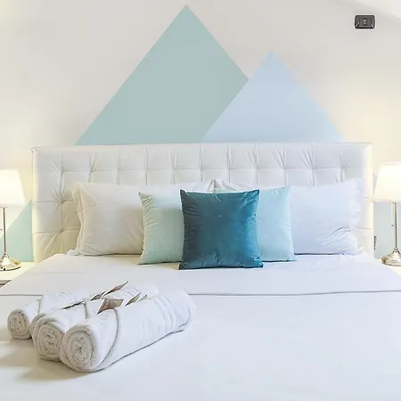 Attic In Center + Parking קומו