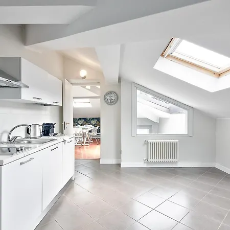 Attic In Center + Parking * 科莫
